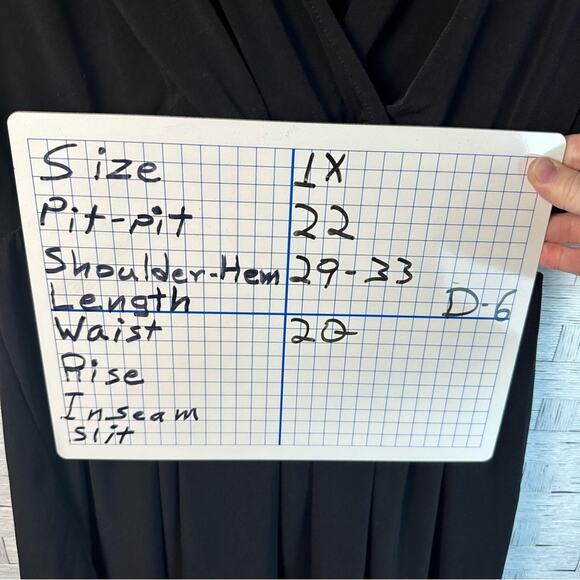 Torrid Black short flutter sleeve with least detail, empire black plus size - Picture 10 of 10